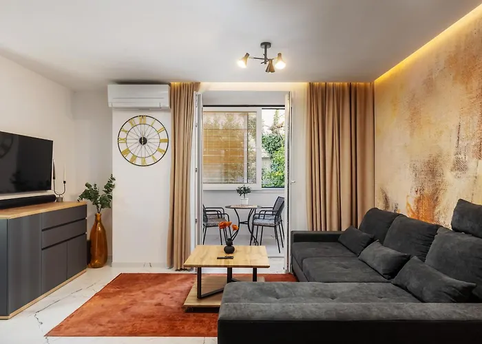 Brand New*city Centre Apart. Kirby Apartament